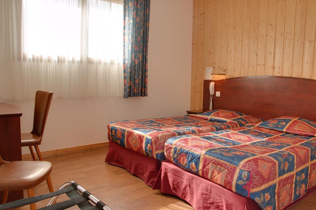 Le Chalet De La Foret Hotel 3 Etoiles Et Restaurant Vierzon Room photo